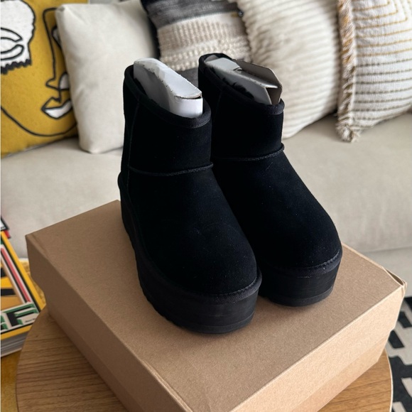 UGG Women’s Classic Mini Platform - Picture 5 of 6